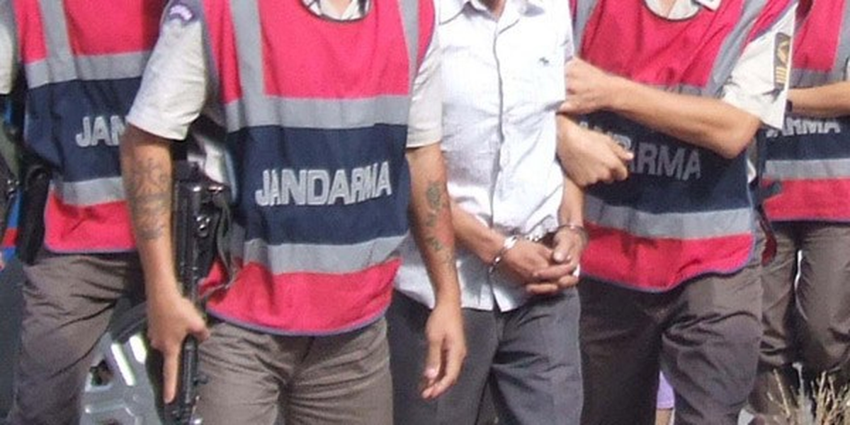 Hırsızlık Şüphelileri Sağlık Kontrolüne Götürülürken Kaçtı