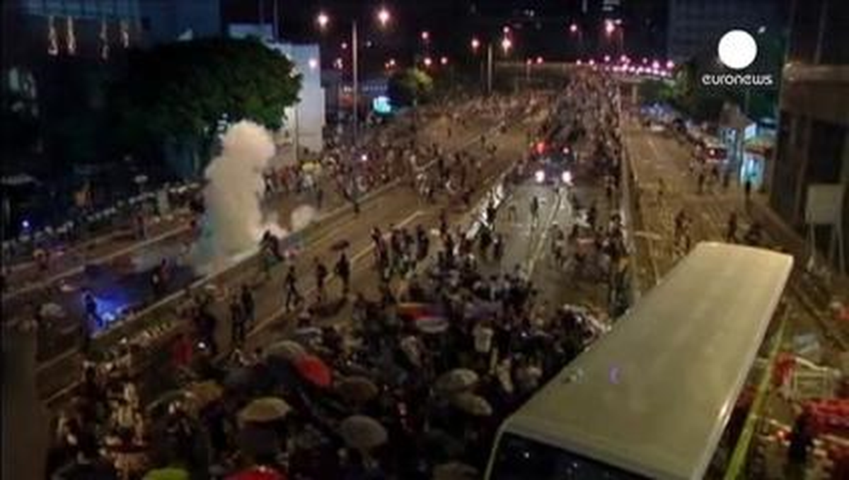Hong Kong\'da Göstericiler Meydanlardan Çekilmedi