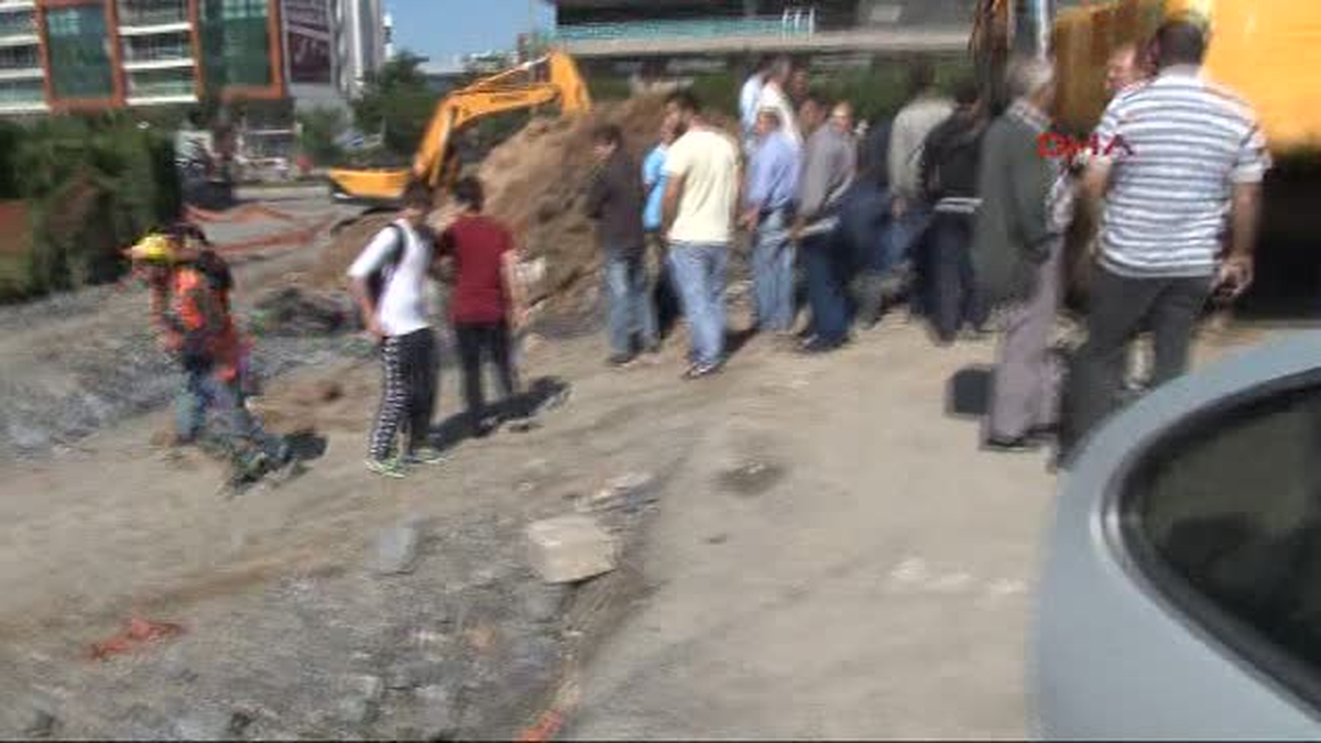 İSKİ\'nin Kanal Çalışmasında Göçük: 1 İşçi Öldü