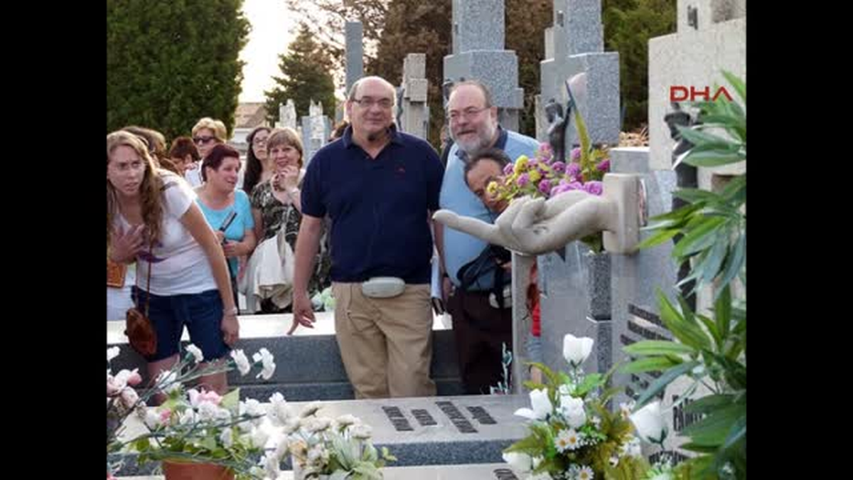 İspanyol Baba Mezar Taşına Çocukları İçin Öyle Bir Şey Yaptırdı Ki