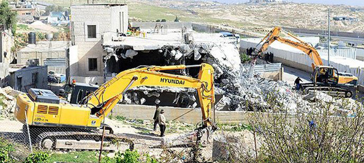 İsrail, Filistinli Aileye Ait 4 Katlı Bir Binayı Yıktı