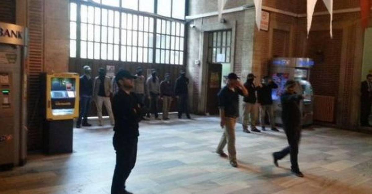 İstanbul Üniversitesi'nde IŞİD Protestosu