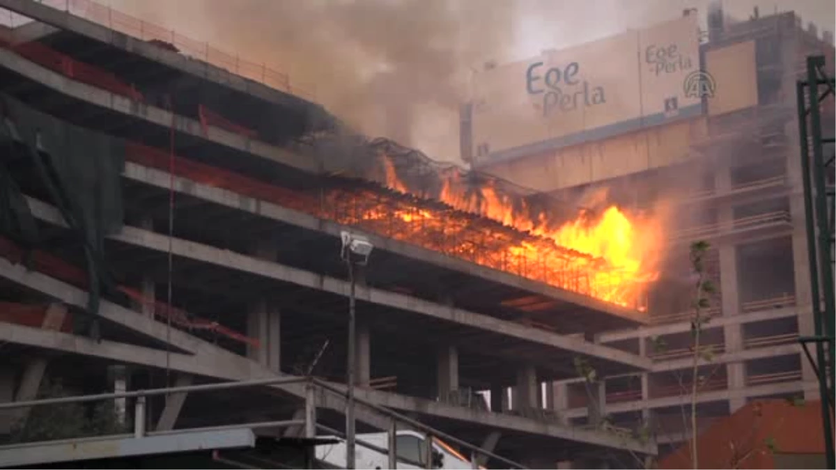 İzmir\'deki AVM İnşaatında Çıkan Yangın Kontrol Altına Alındı