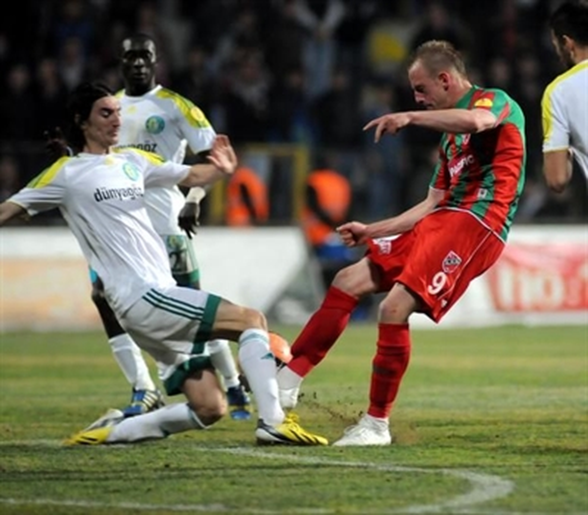 Şanlıurfaspor, Karşıyaka\'yı 1-0 Mağlup Etti