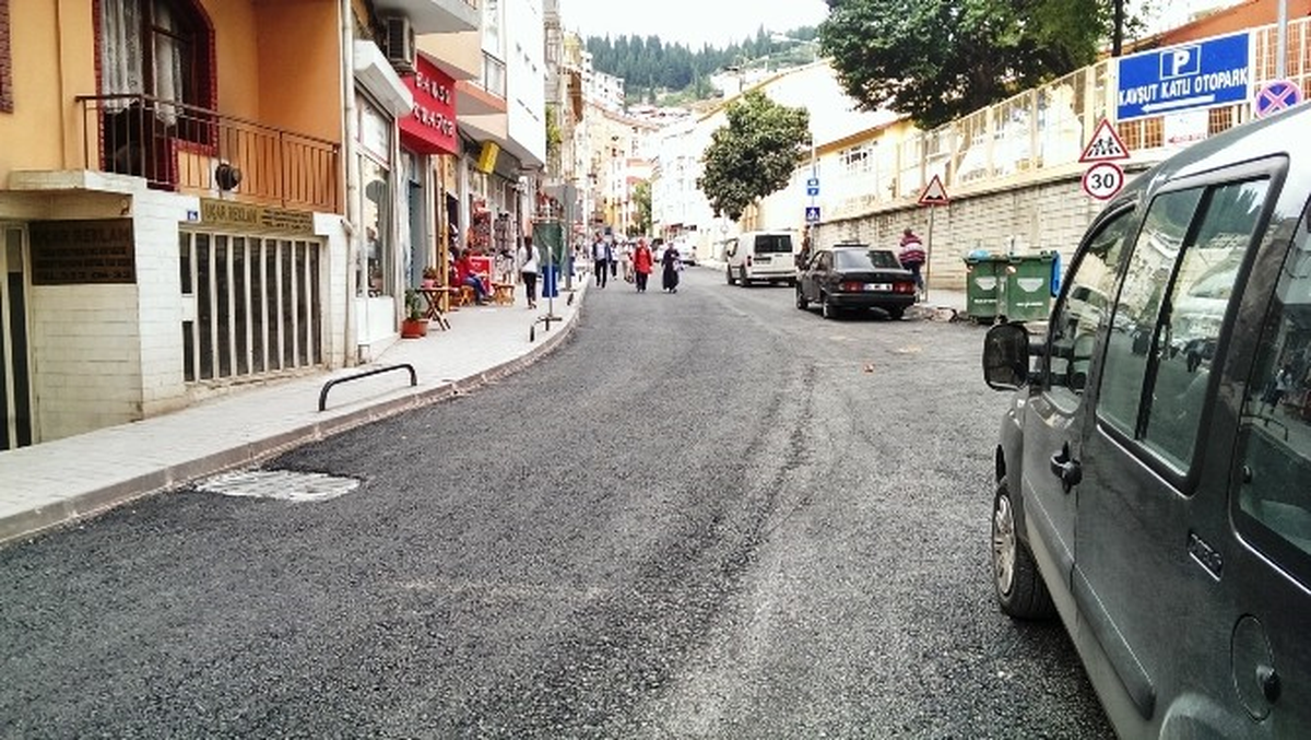 İzmit Sokakları Asfaltlanıyor