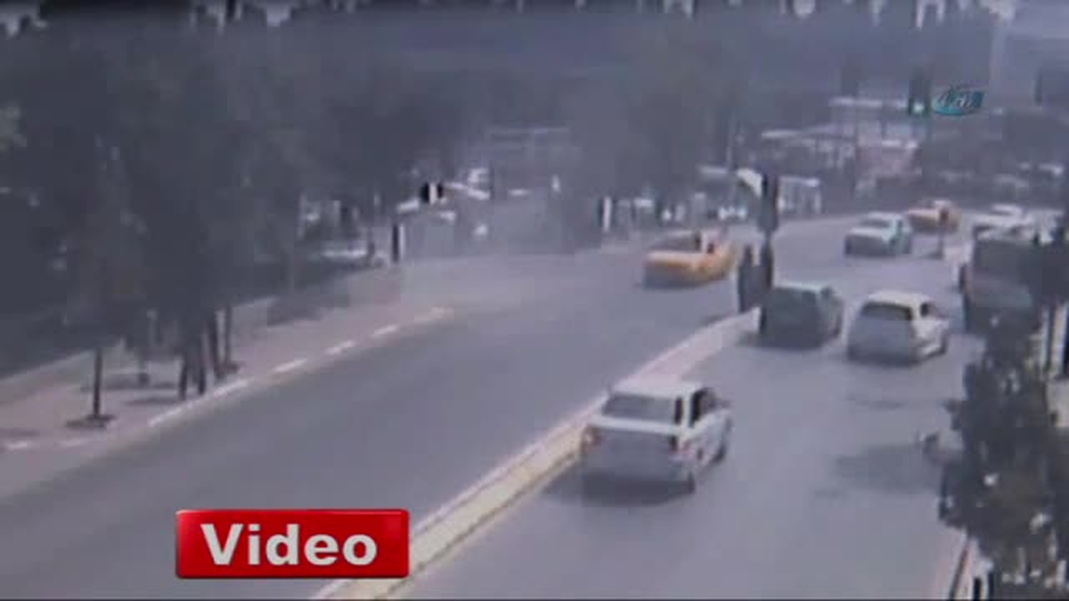 Kontrolden Çıkan Araç, Üsküdar'da Bir Genci Ezdi