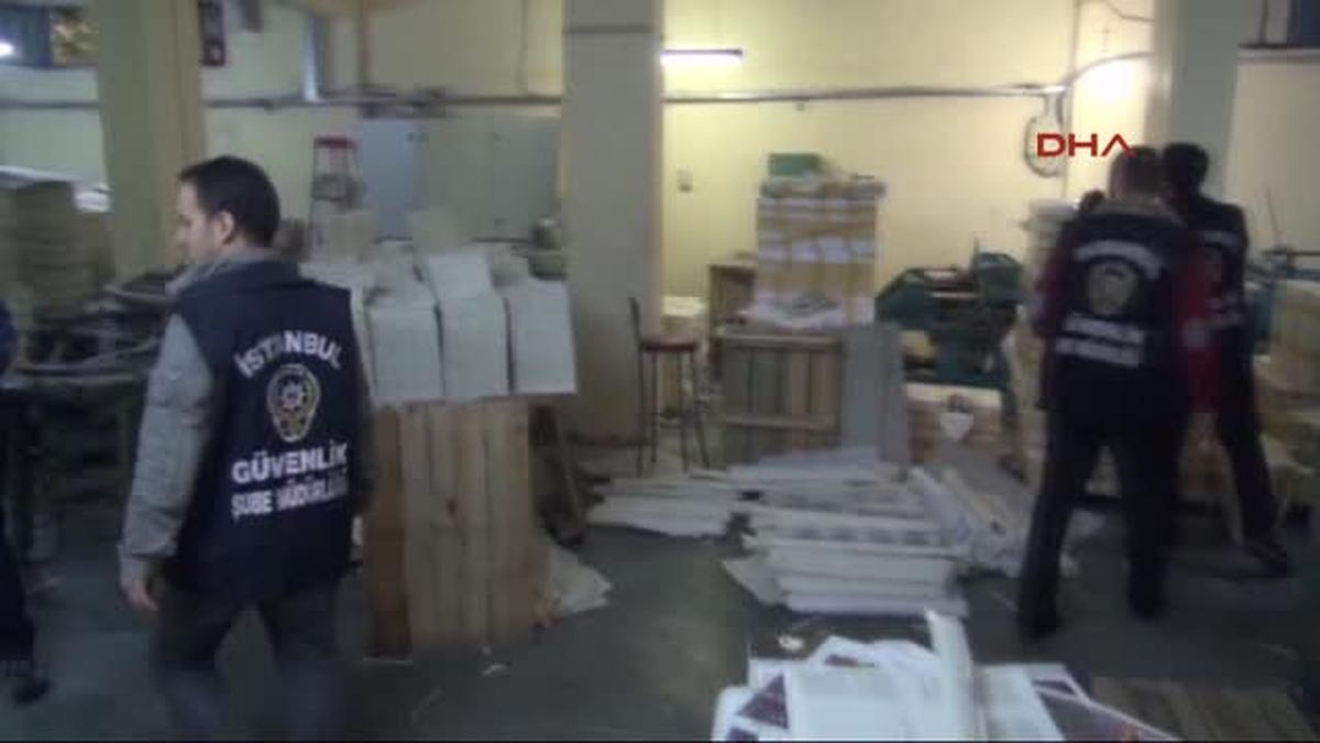 Korsan Kitap Basılan Depoya Operasyon Anı Kamerada