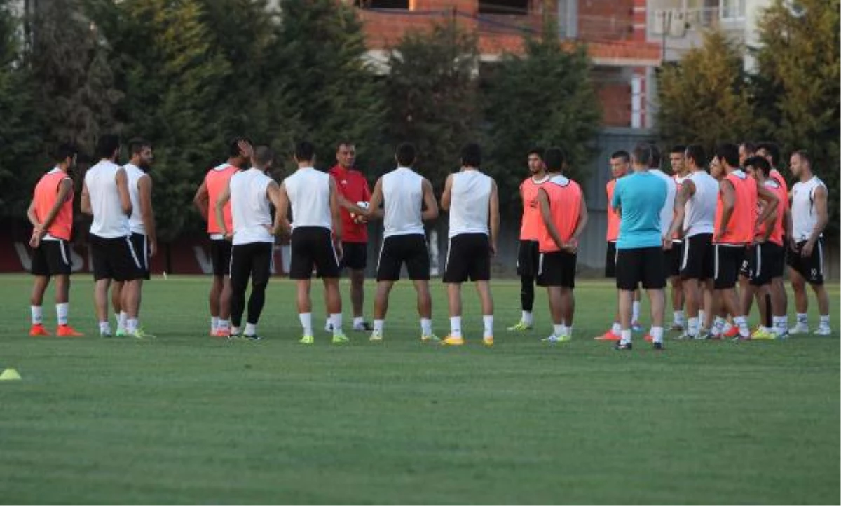 Manisaspor\'da Futbolculara Uyarı