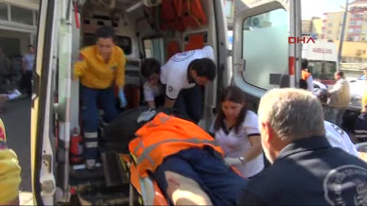 Metroda Yaralanan Yolcu Hastaneye Getirildi