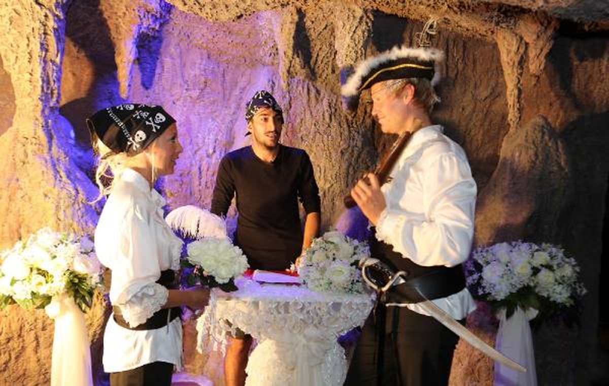 Norveçli Çift Akvaryumda \'Nikah Tazeledi\'