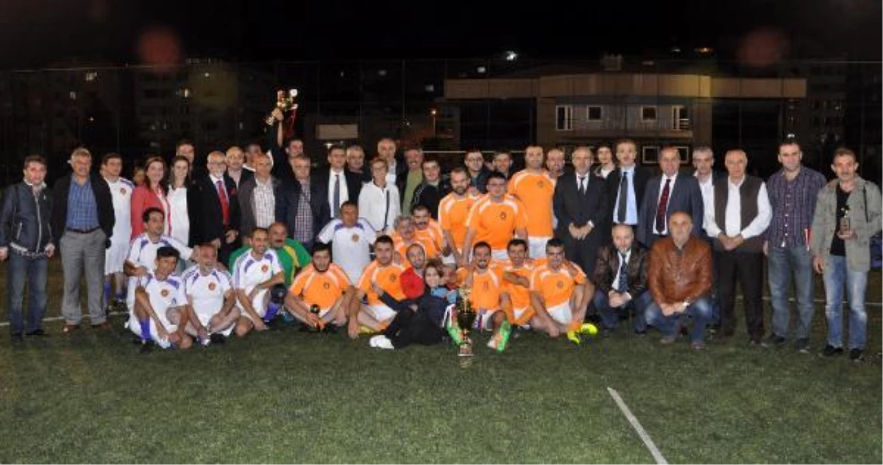 Orhan Kaynar Futbol Turnuvası\'nda Şampiyon Günebakış Gazetesi