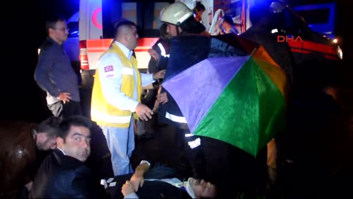 Sakarya Adapazarı-Akyazı Yolundaki Kazada Biri Çocuk 7 Kişi Yaralandı