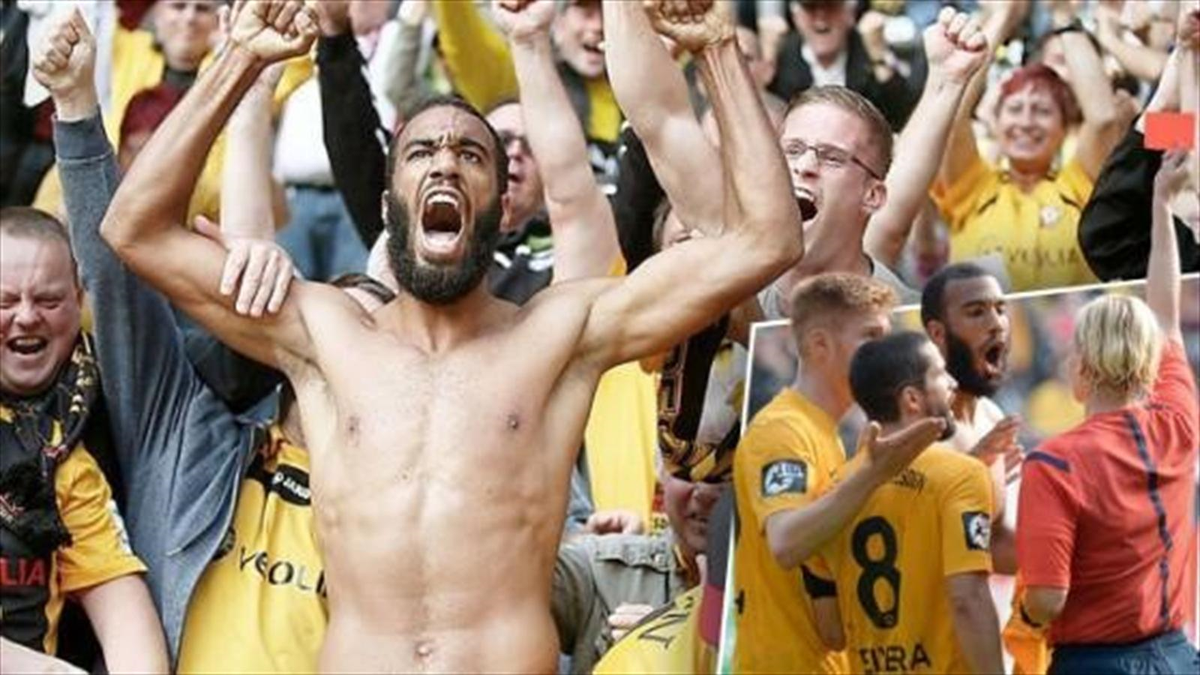 Sylvano Comvalius, Gol Sevincini Tribüne Çıkarak Gösterdi