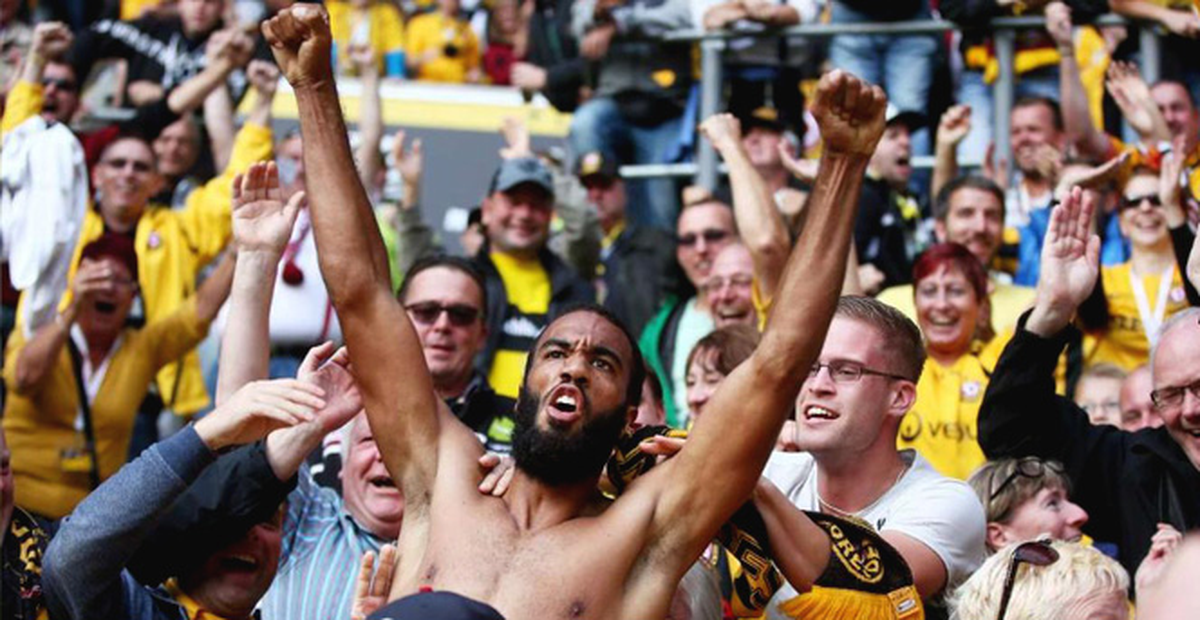 Sylvano Comvalius, Gol Sevincini Tribüne Çıkarak Gösterdi