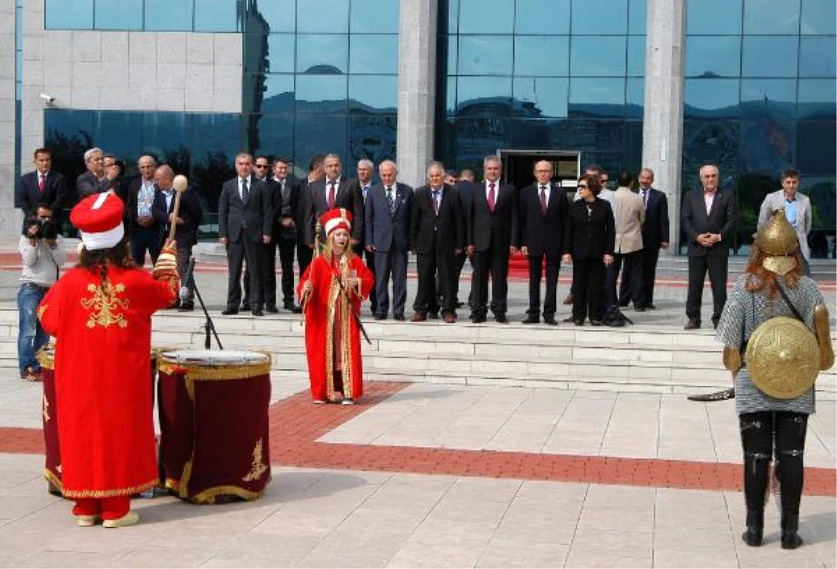 Talat: Uluslararası Toplumu Çözüm İstediğimize İkna Etmeliyiz