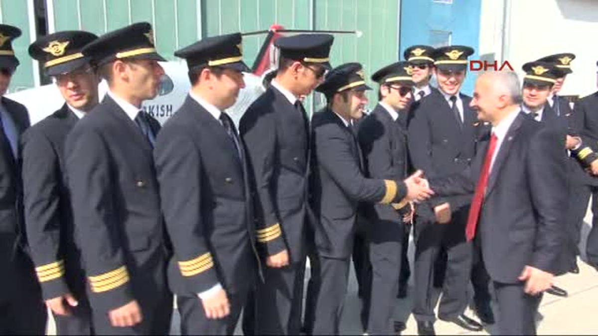 THY\'nin 58 Yeni Pilotu Brövelerini Taktı
