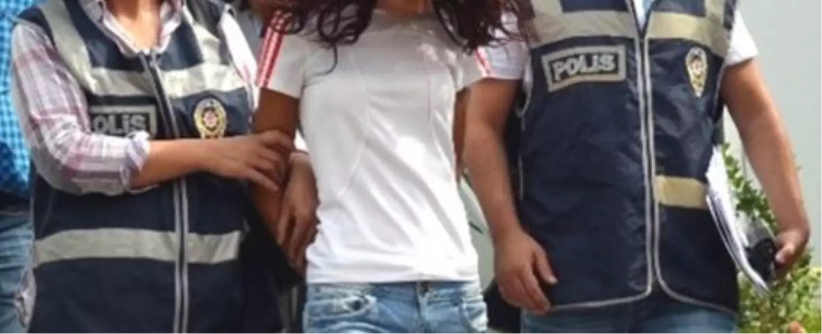 Tornavidalı Hırsız Kızlar Yakalandı