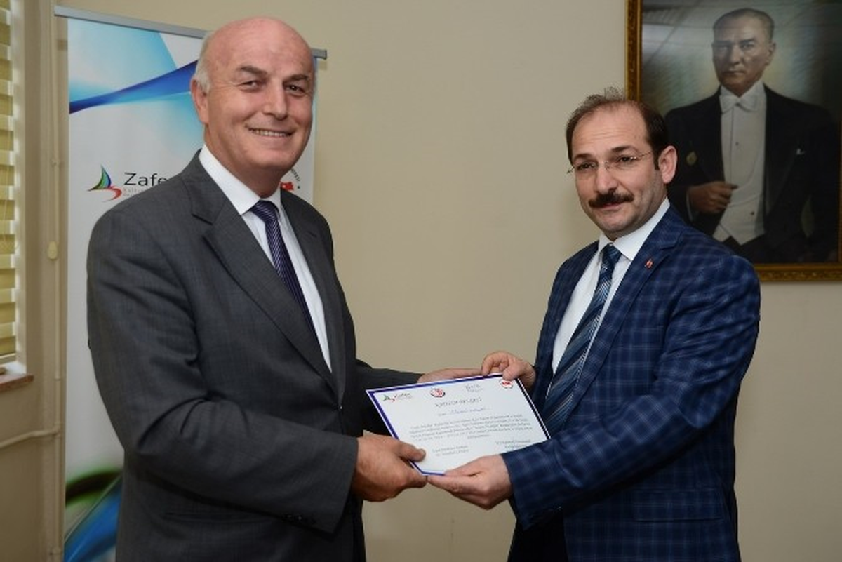 Uşak\'ta Eğitim Alan Müdürler Sertifikalarını Aldı