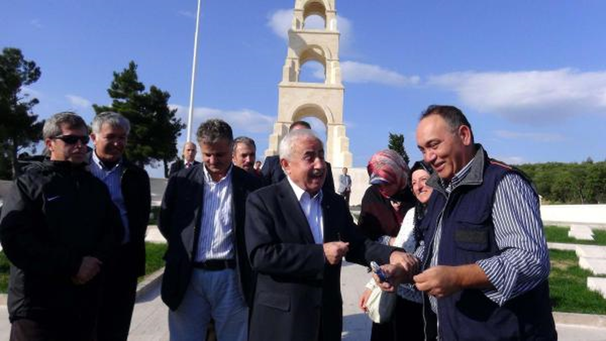 Vali Şahin, Şehitlikte Rastladığı Tiryakiye Sigarayı Bıraktırdı
