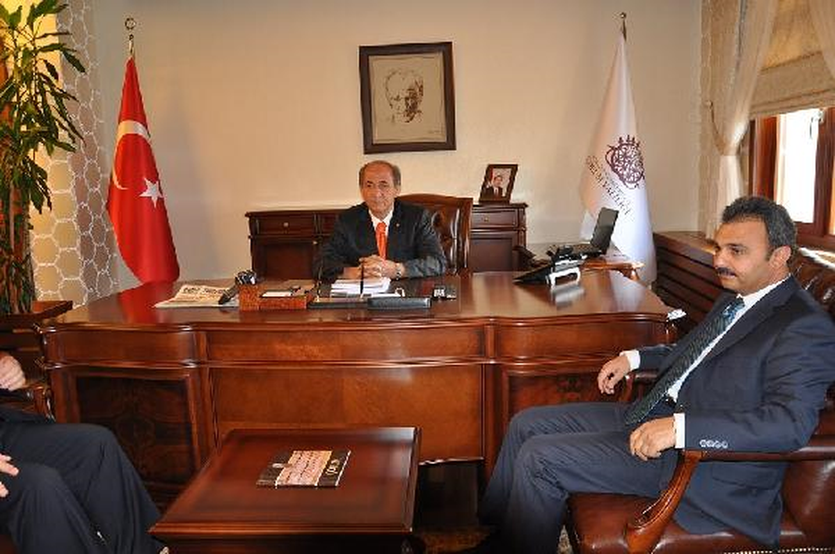 Yeni Çorum Valisi İçin Karşılama Kuyruğu