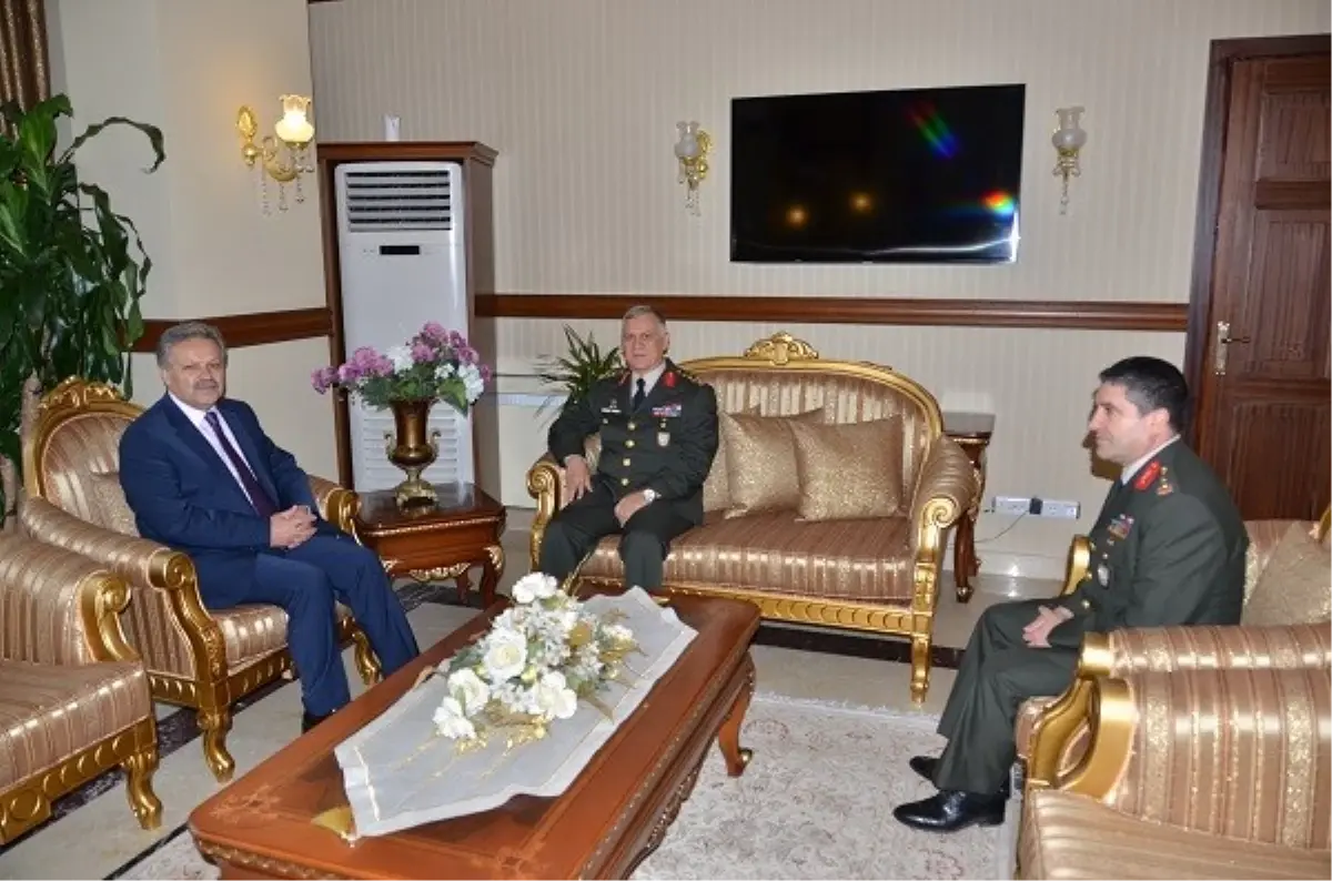 3.ordu Komutanı Orgeneral Dündar Erzincan Valisi Süleyman Kahramanı Ziyaret Etti