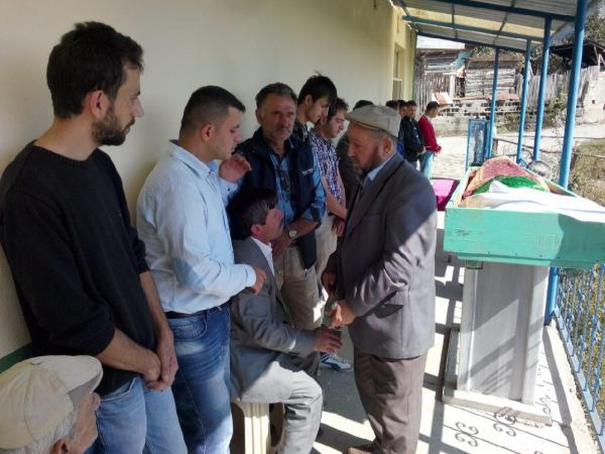 Düzce'de 56 Yıllık Evli Çift, 5 Saat Arayla Öldü