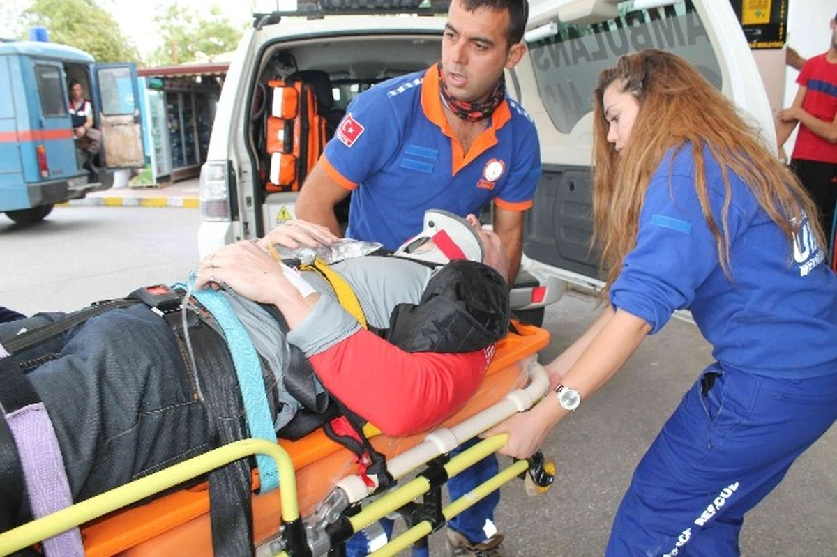 Ağaç Kanadalı Turistin Hayatını Kurtardı