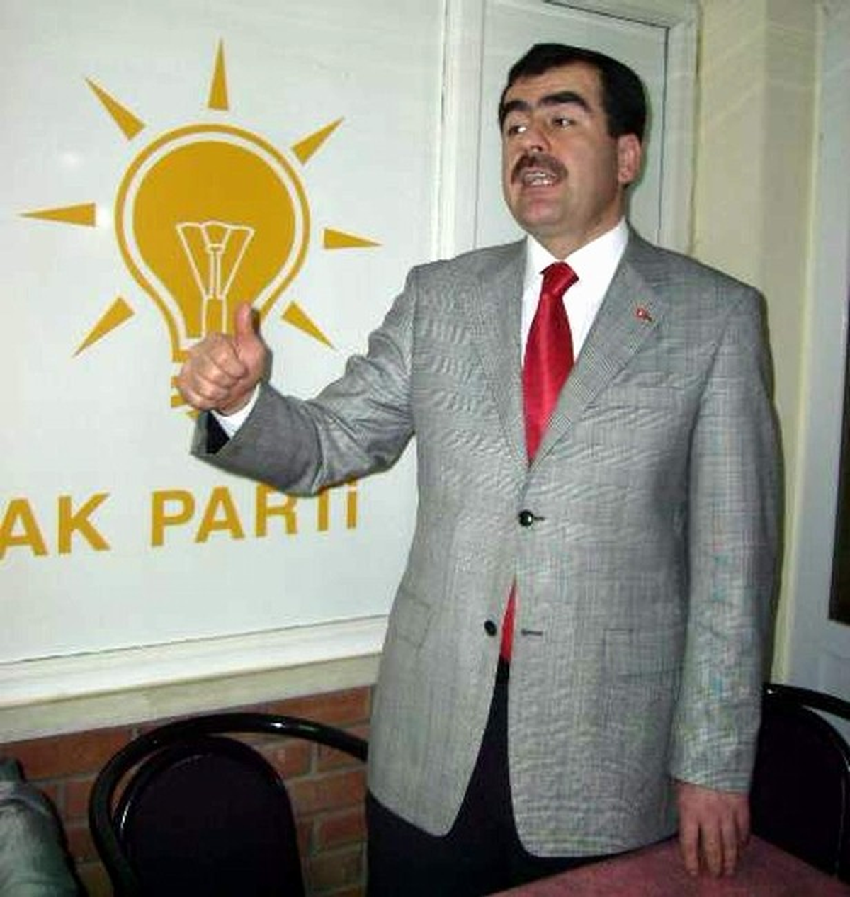AK Parti\'li Erdem\'den İlçe Belediyelerine Eleştiri