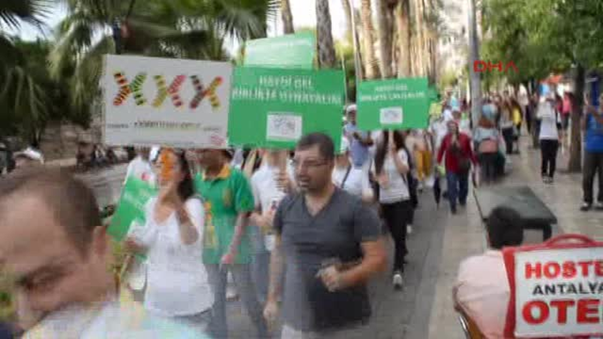 Antalya Çarşıyı Şenlendirdiler