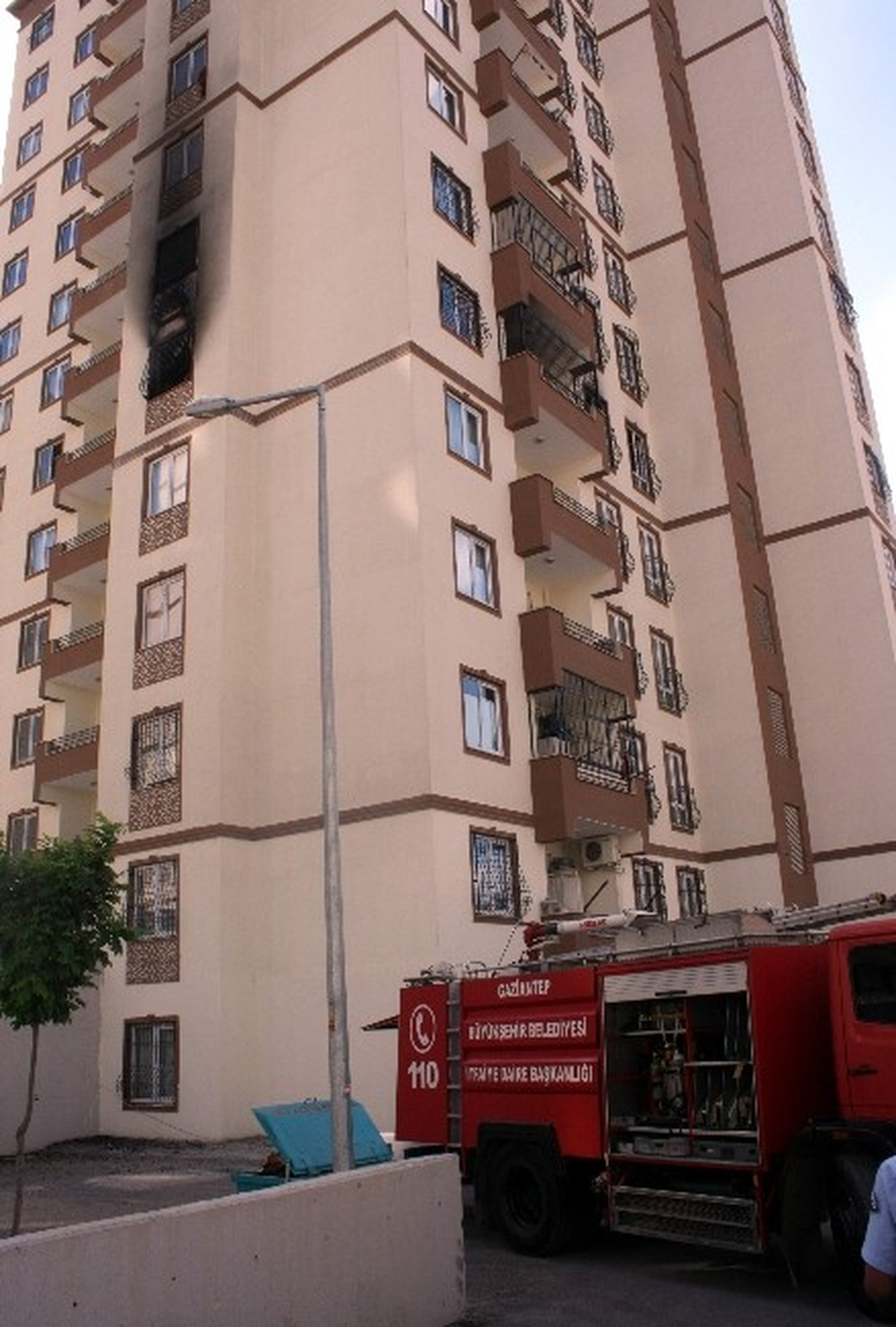 Apartman Katında Çıkan Yangın Korkuttu
