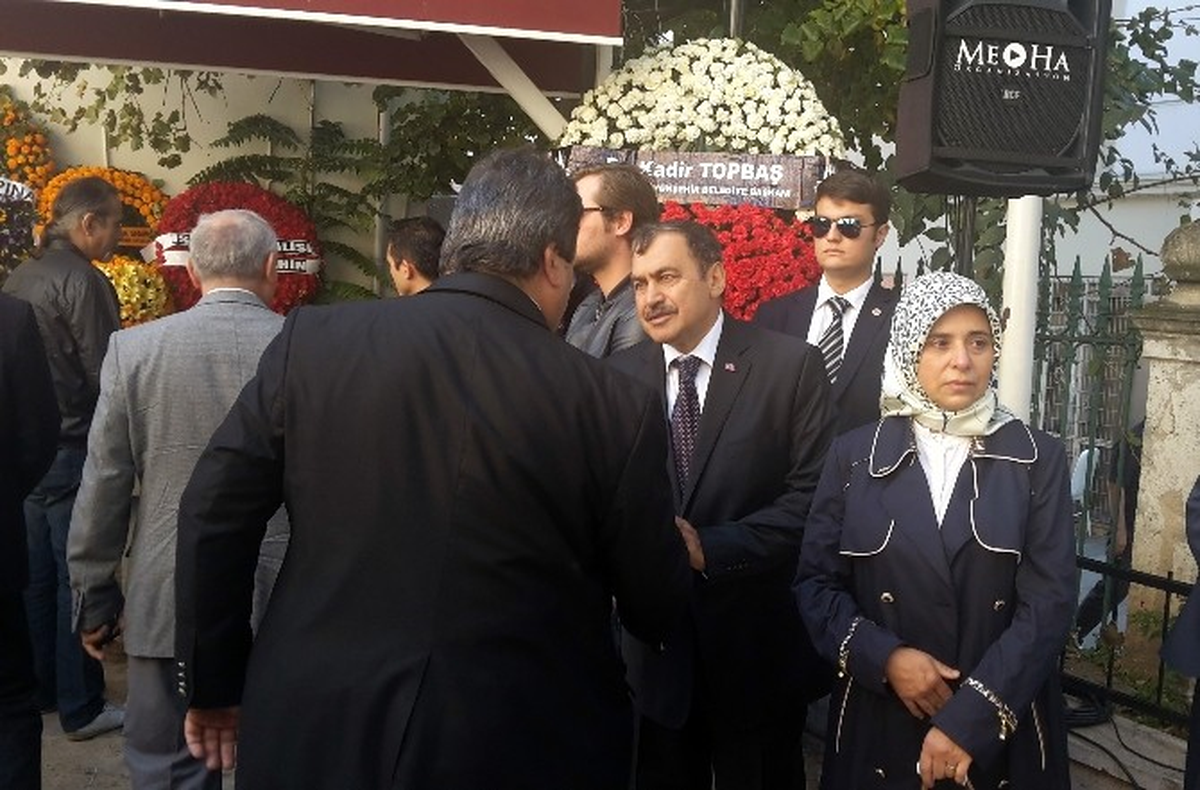Bakan Eroğlu, Kayınpederini Son Yolculuğuna Uğurladı
