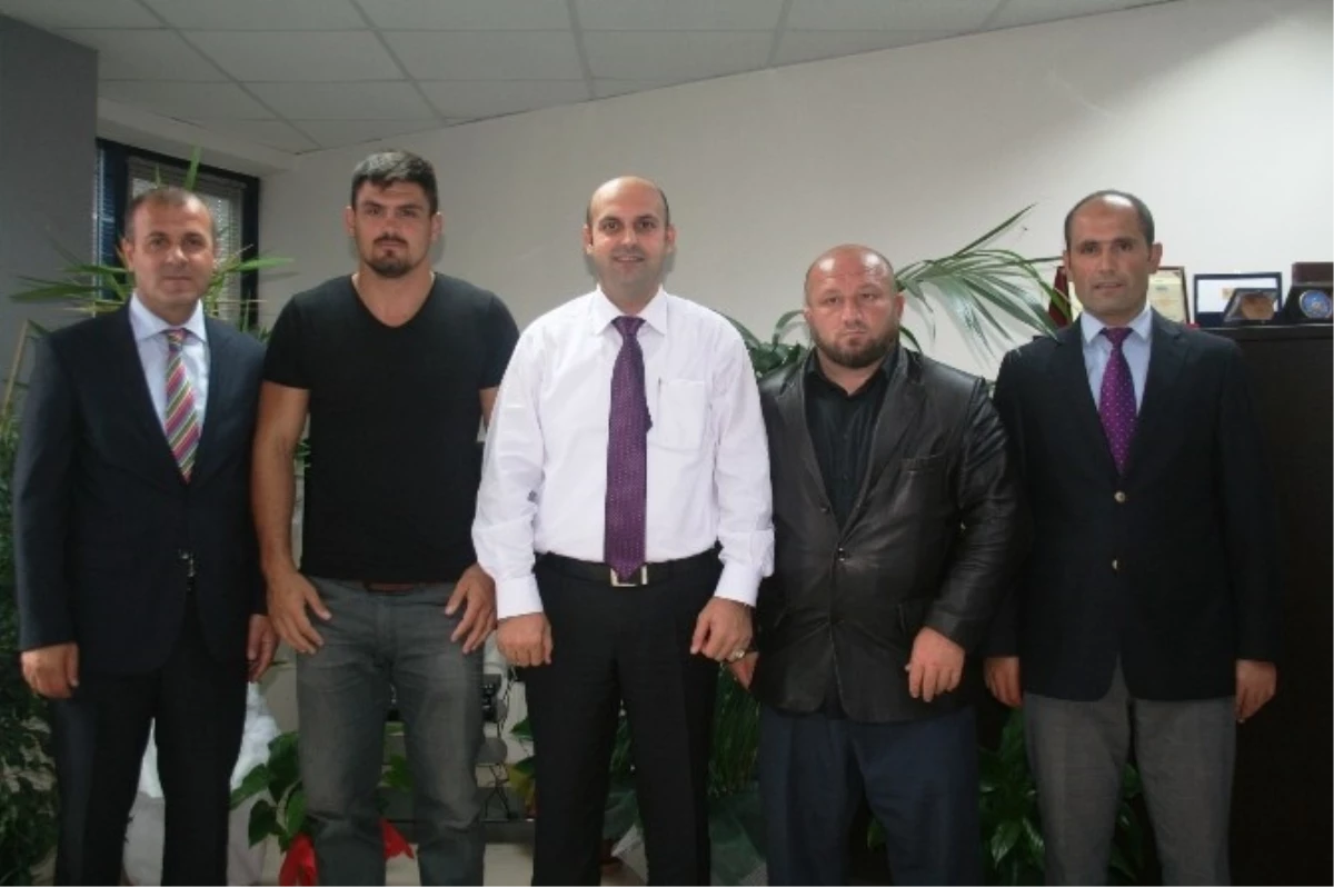 Başpehlivan Akkoyun\'dan İzmit Belediyesine Teşekkür Ziyareti