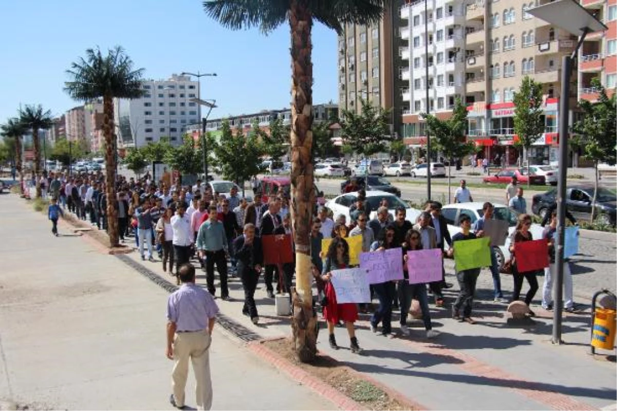 Batman\'da 500 Öğretmenden Protesto Yürüyüşü