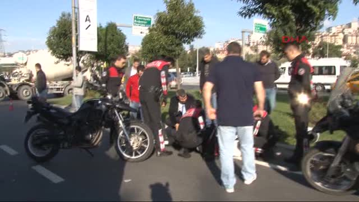 Beyoğlu\'nda "Yunus" Ekibi Kaza Yaptı: 1 Polis Yaralı