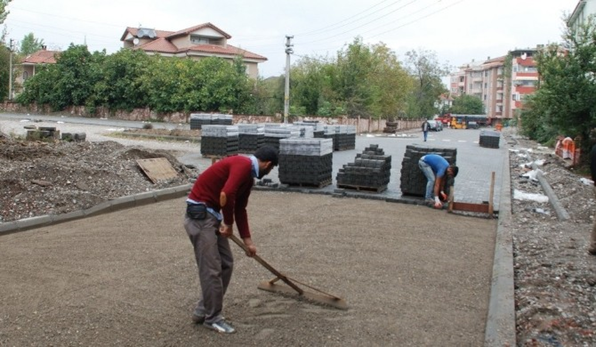Çaycuma\'da Kilitli Parke Yol Çalışması
