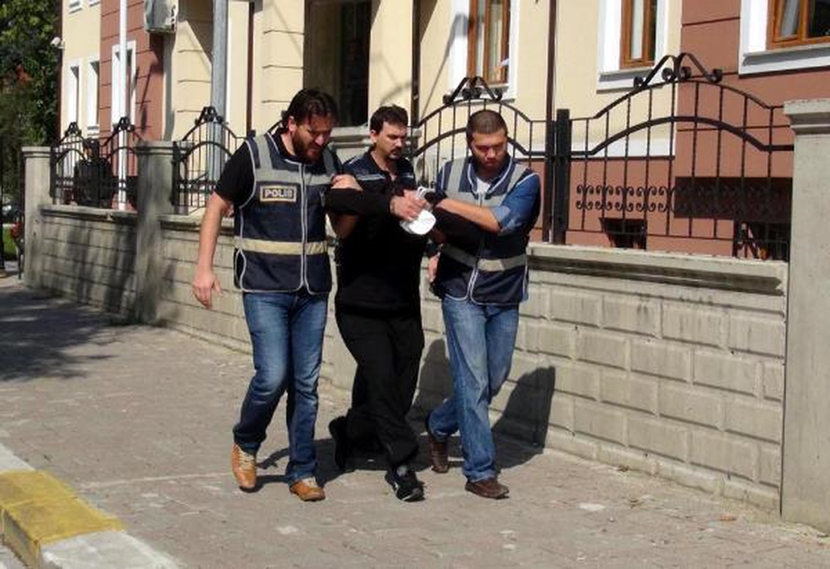 Cezaevi Firarisi Hırsızlıkta Yakalandı, Üzerinden Ağabeyinin Kimliği Çıktı