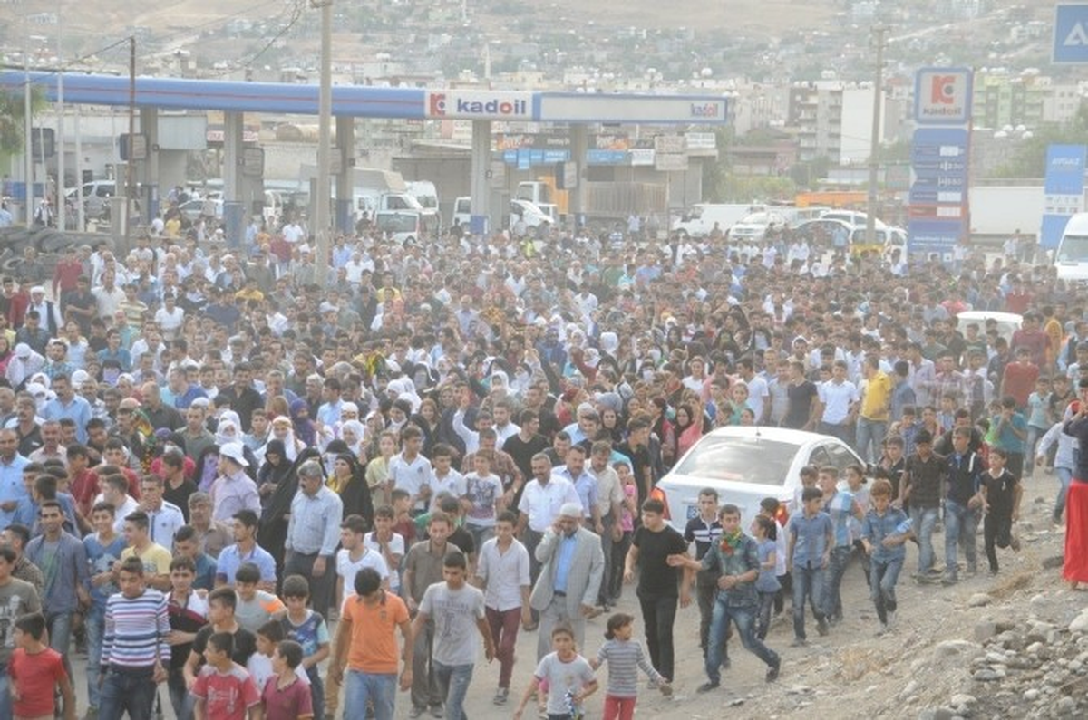 Şırnak\'ta Rojava\'ya Destek Yürüyüşü