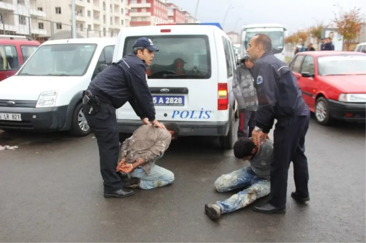 Erzurum\'da İnşaat İşçilerinden Meydan Muharebesi Gibi Kavga