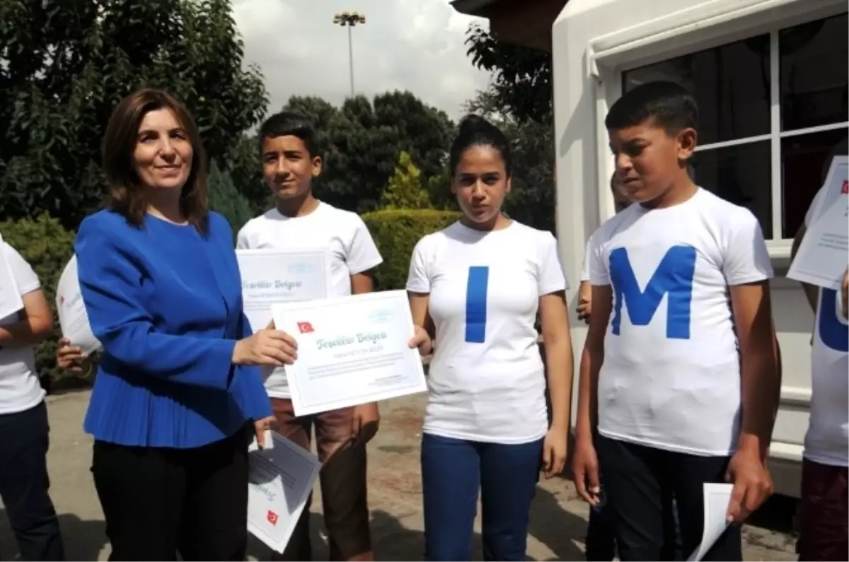 Gaziantep\'te Festivalde Gösteri Yapan Çocuklar Ödüllendirildi