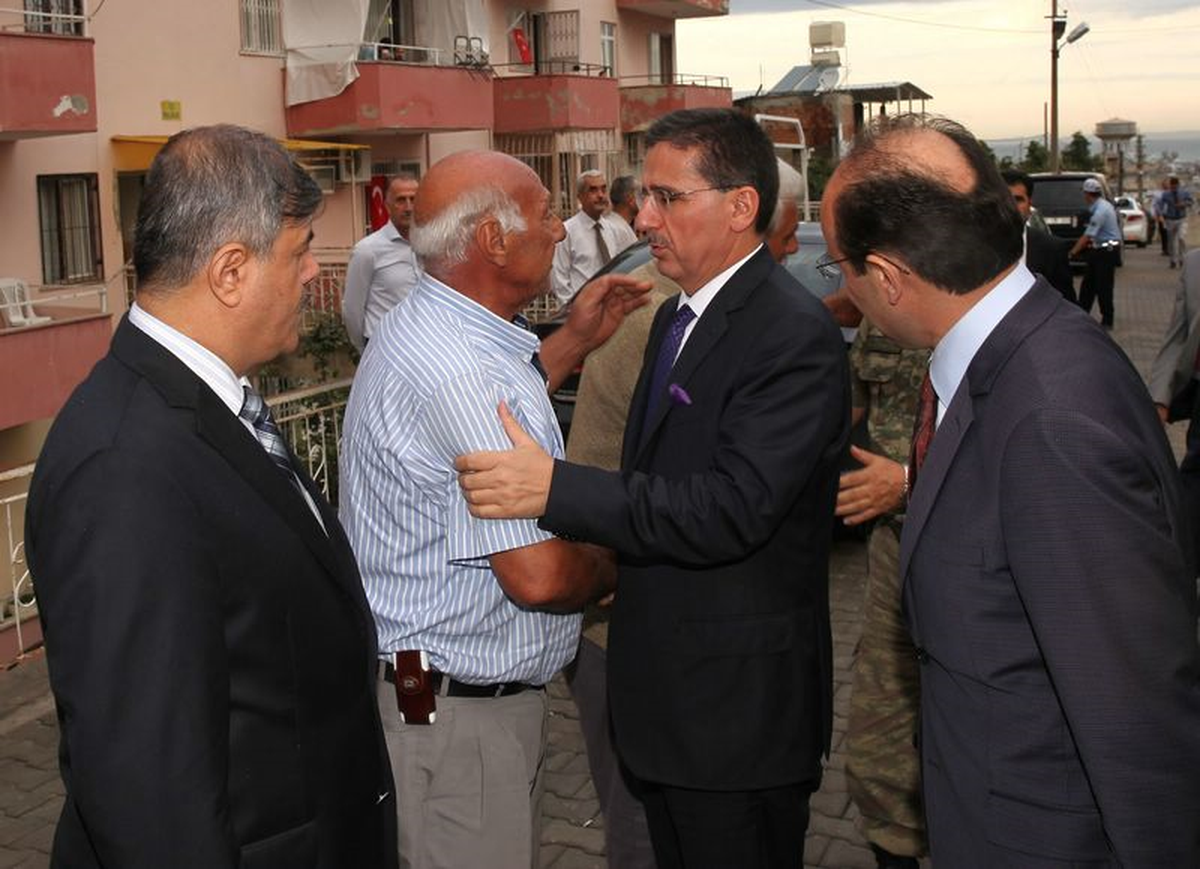 Hatay Valisi Topaca\'dan Şehit Ailesine Ziyaret