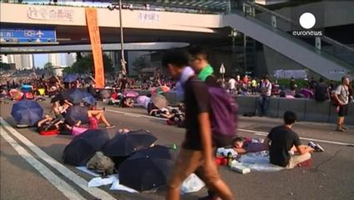 Hong Kong\'da Demokrasi Yanlıları Sokağı Terk Etmiyor