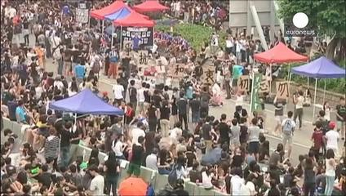Hong Kong\'da Pekin\'e Karşı Protestolar Sürüyor
