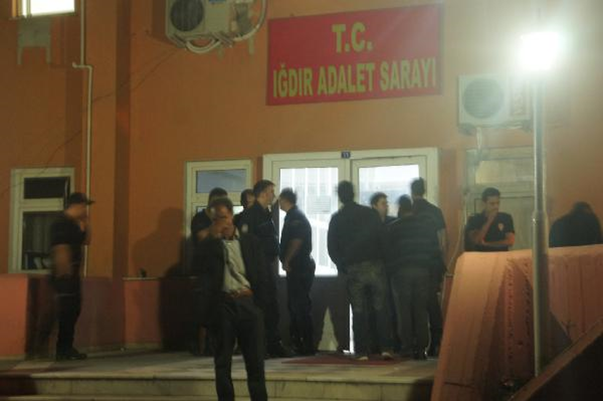 Iğdır\'da Okul Yakan 5 Kişi Tutuklandı