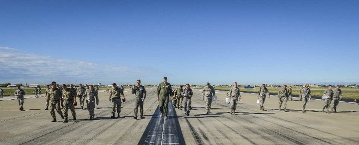 İncirlik Üssü\'nde Enkaz Yürüyüşü