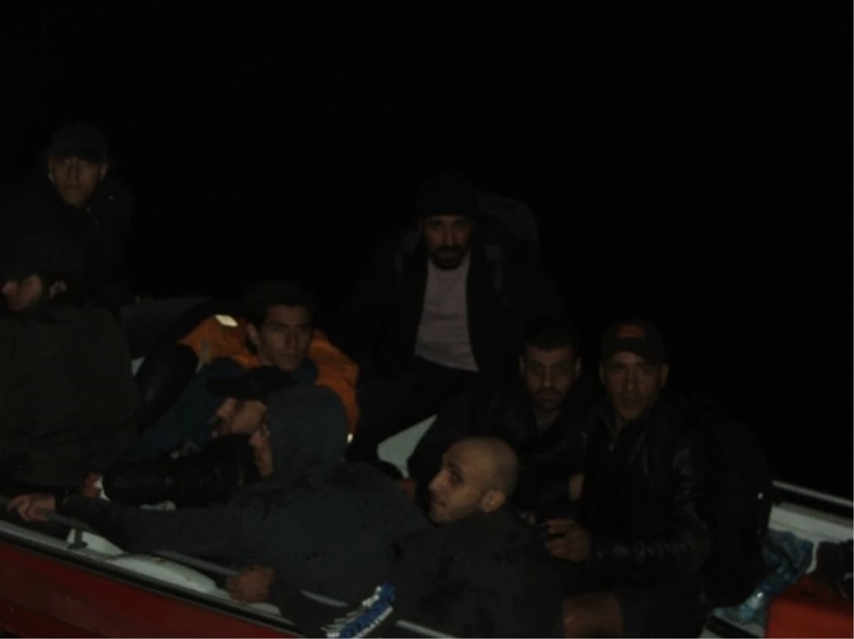 İzmir\'de Kaçak Göçmen Operasyonları