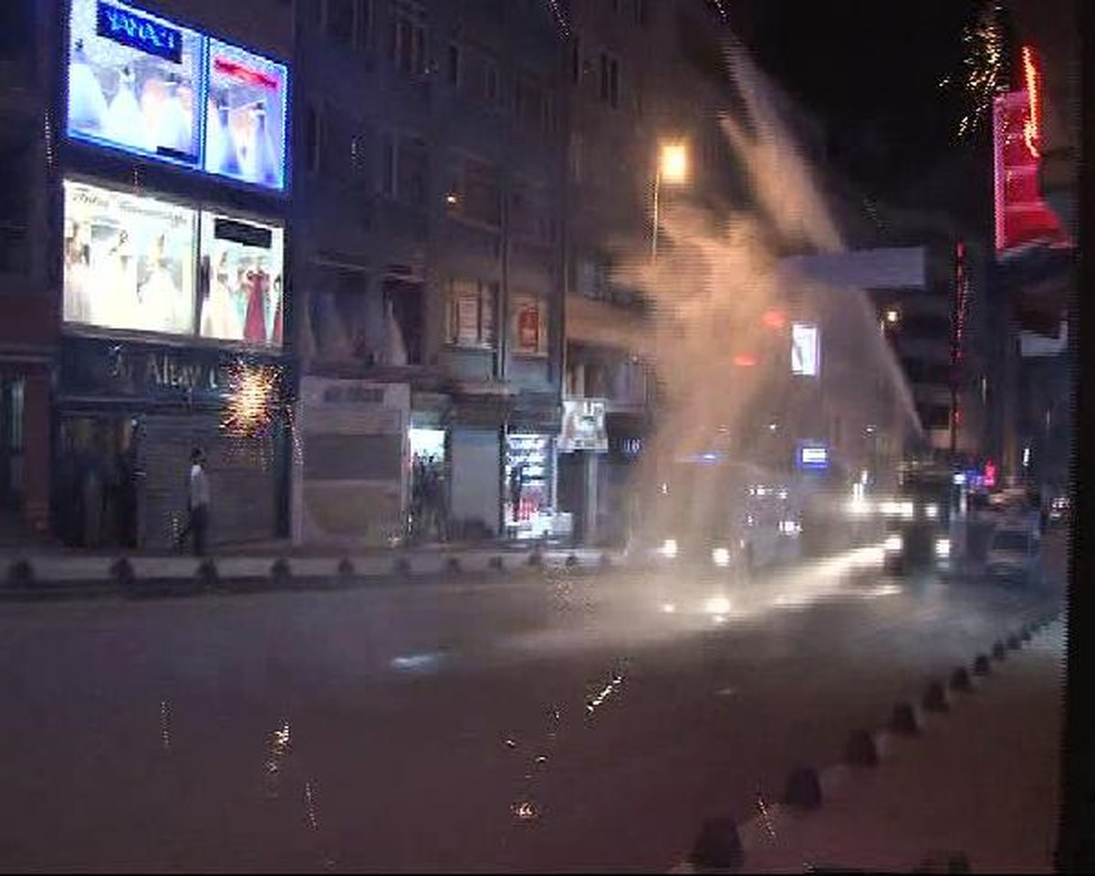 Kadıköy\'deki Işid Karşıtı Eylemde Ortalık Karıştı