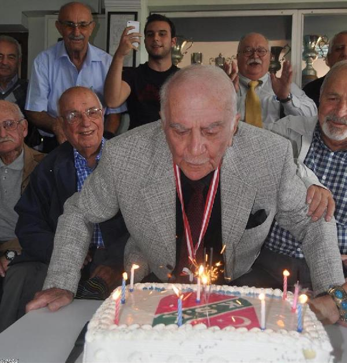 Karşıyaka\'da Tahir Türetken\'e Büyük Sürpriz
