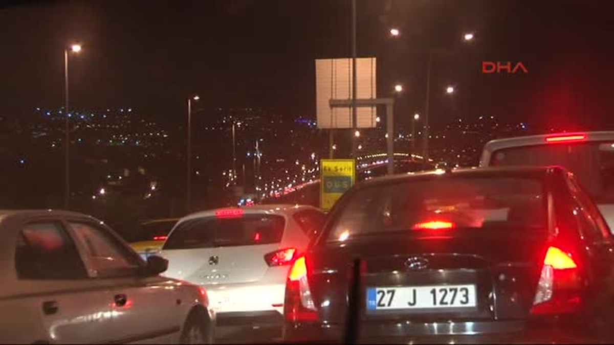 Köprüdeki İntihar Girişimi Trafiği Felç Etti