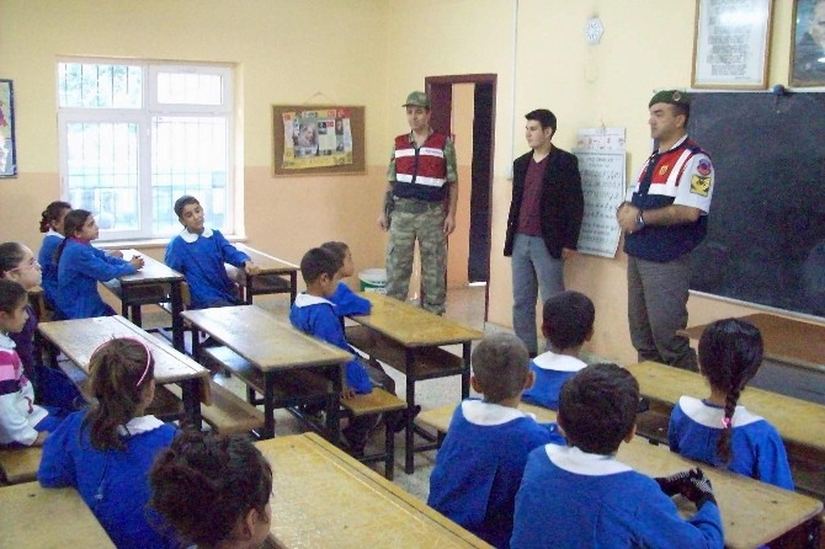 Köy Çocukları İtfaiye İstasyonunda