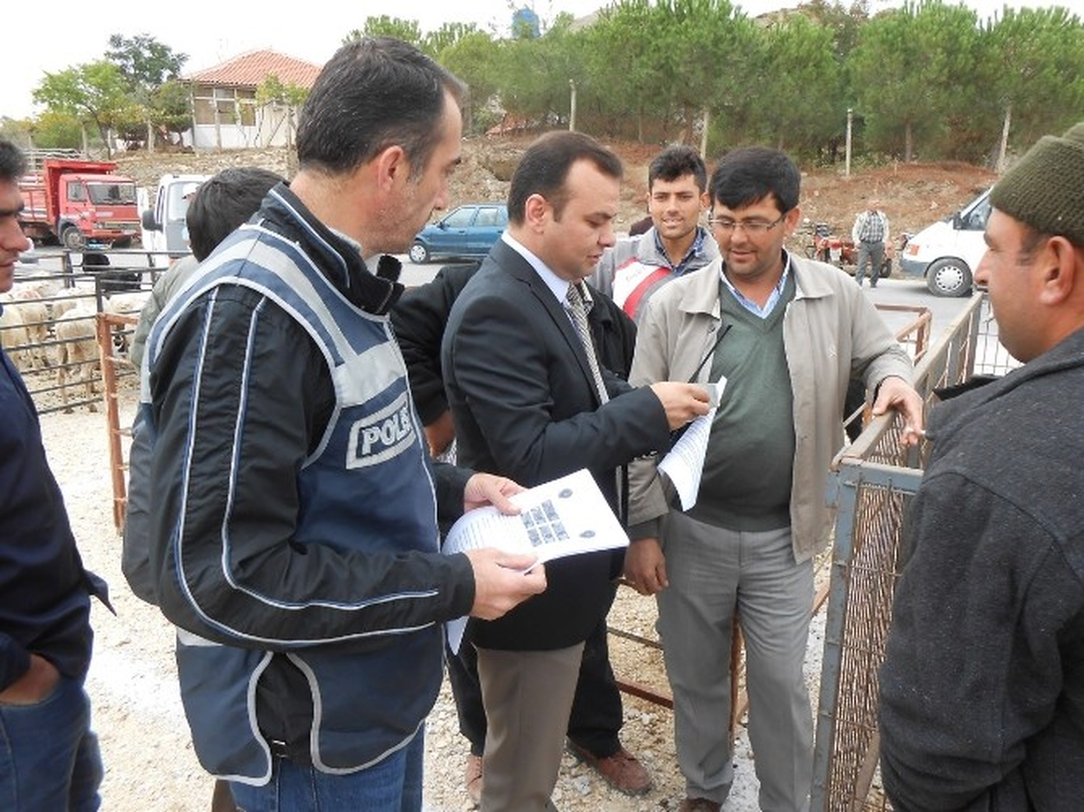 Kula Polisi Kurban Alışverişinde Sahte Para Uyarısı Yaptı